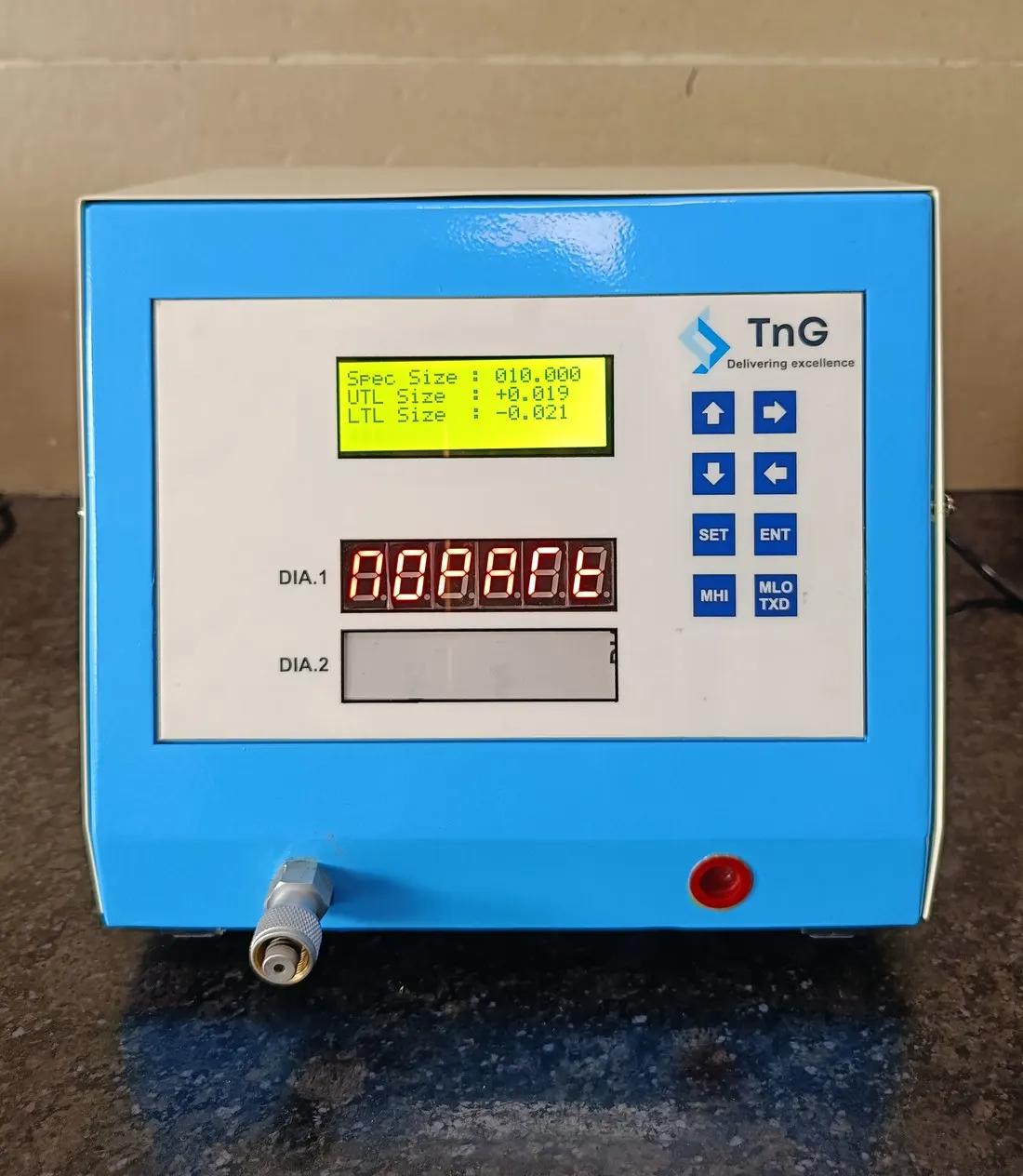 TnG 1-channel piezo gauge with a red 7-segment readout and green LCD.